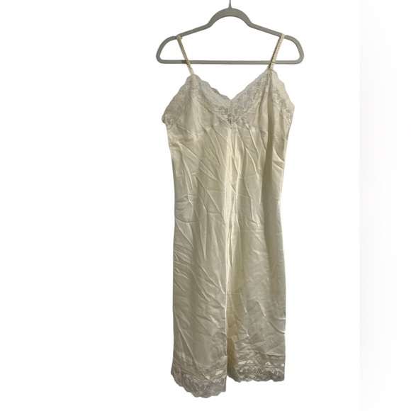 Christian Dior Vintage 60s 70s 80s Cream Embroidered Lace Trimmed Slip Sz. 38 - Picture 1 of 10